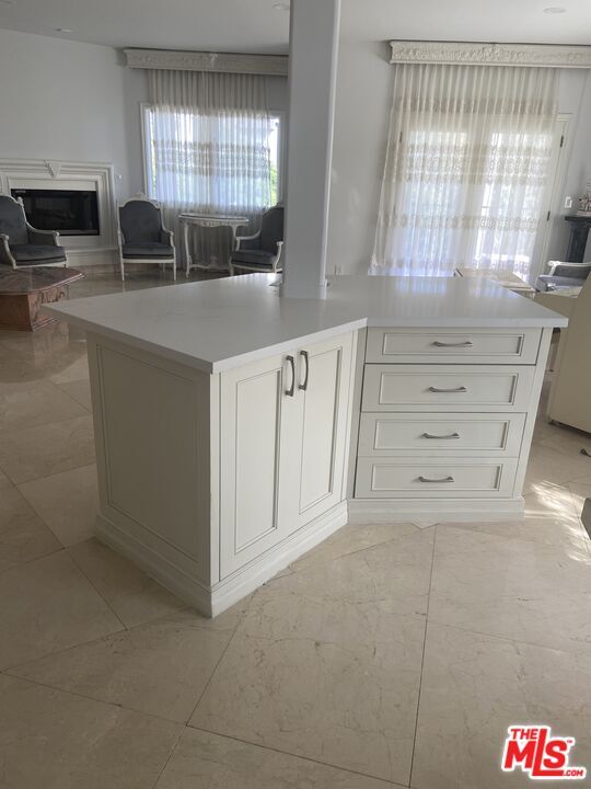 Building Photo - 435 Arnaz Dr