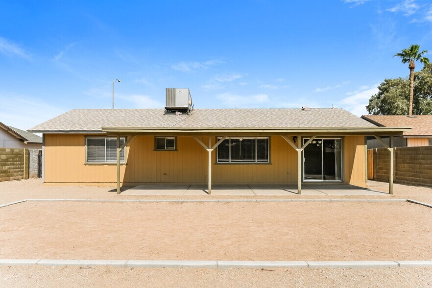 Building Photo - 664 S Robin Ln