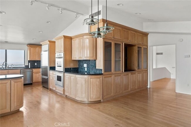 Building Photo - 972 Via Rincon