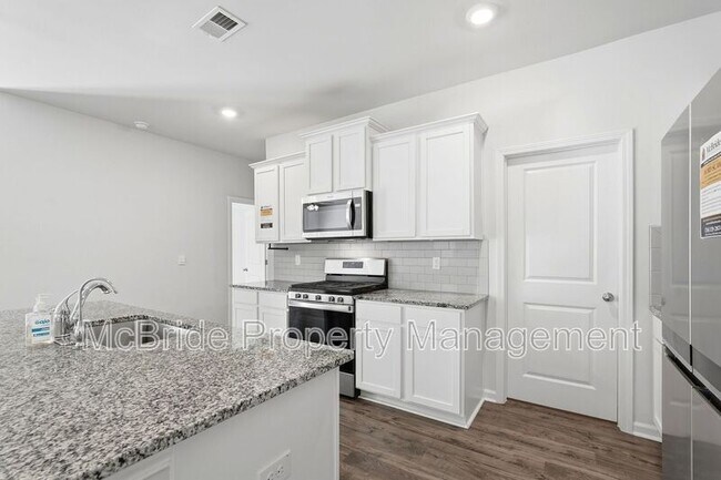 Building Photo - 1407 Deer Hollow