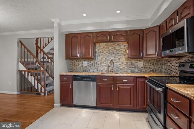 Building Photo - 3390 Longbow Ct
