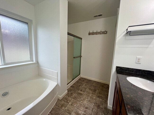 Building Photo - PENDING APPLICATION; Beautiful 5 Bedroom Home