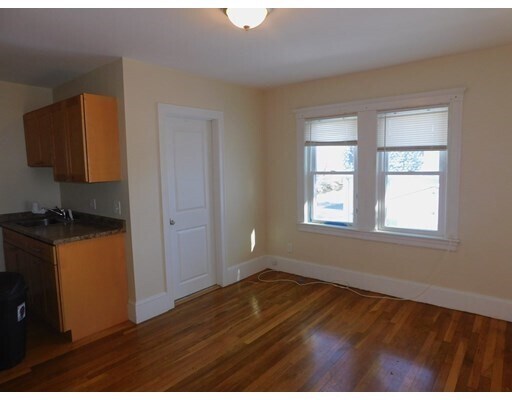 Building Photo - 483 Newport Ave
