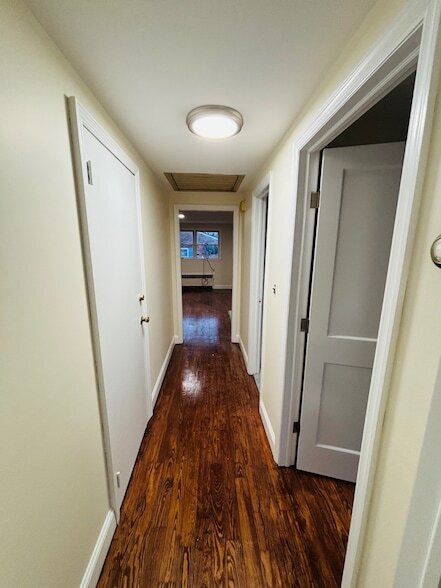 Building Photo - 13 Chestnut St