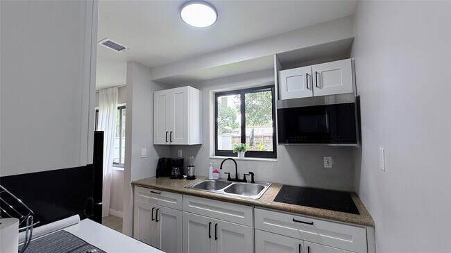 Building Photo - 433 NW 15th Way