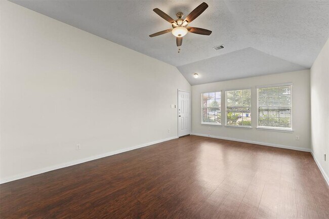 Building Photo - 2611 Verano Dr