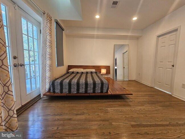 Building Photo - 1311 S St SE