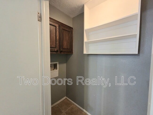 Building Photo - 507 Peppertree Ln