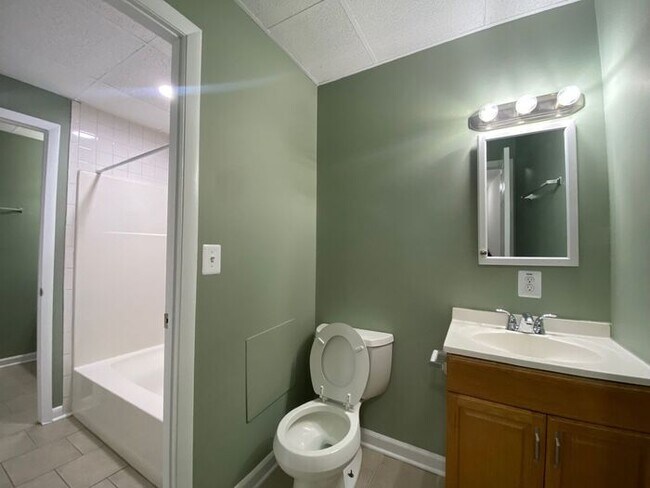 Building Photo - 2 Bedroom Townhome County Reisterstown