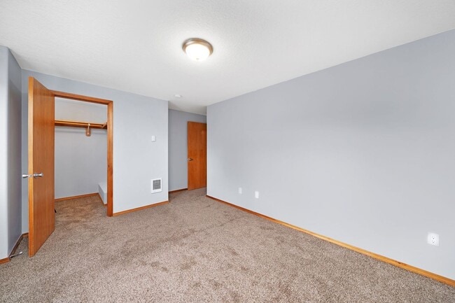 Building Photo - 99th Ave Tri-Plex-AT-4518