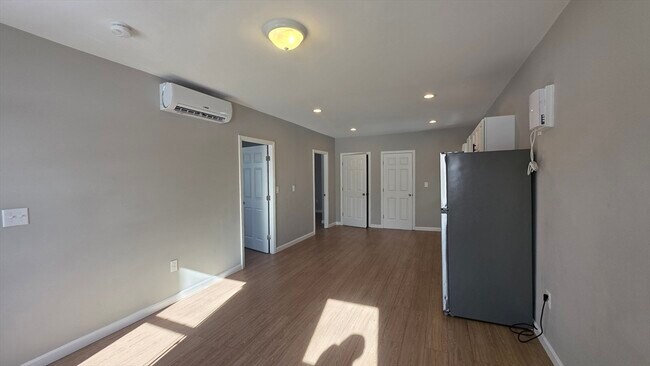 Building Photo - 31 Hicks St