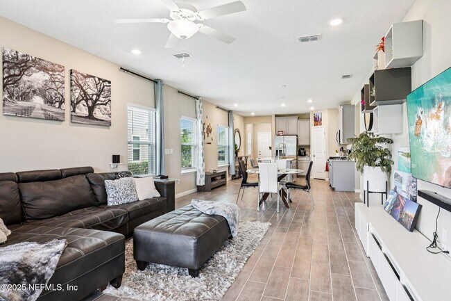 Building Photo - 3956 Bloomfield Ct