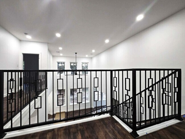 Building Photo - 14811 Wallach Dr