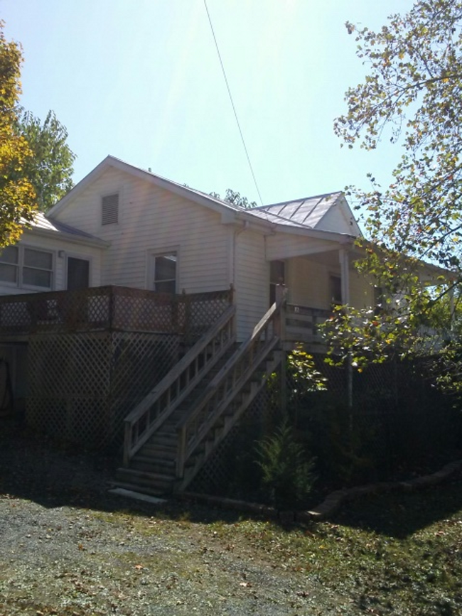 Building Photo - Single family home located close to VMI