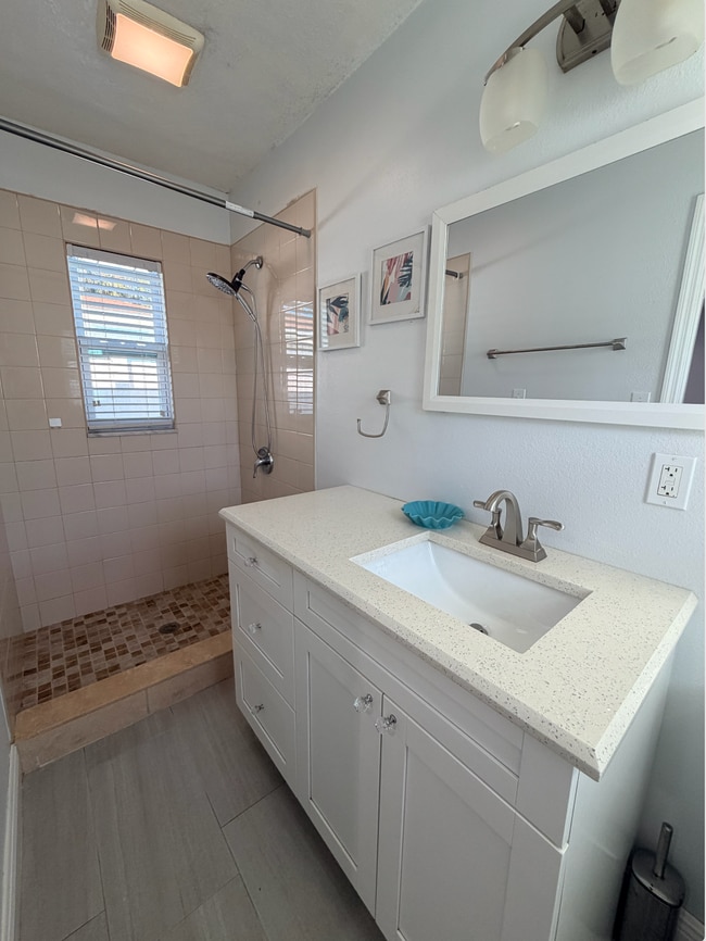 Building Photo - Stadium Studio/  Efficiency