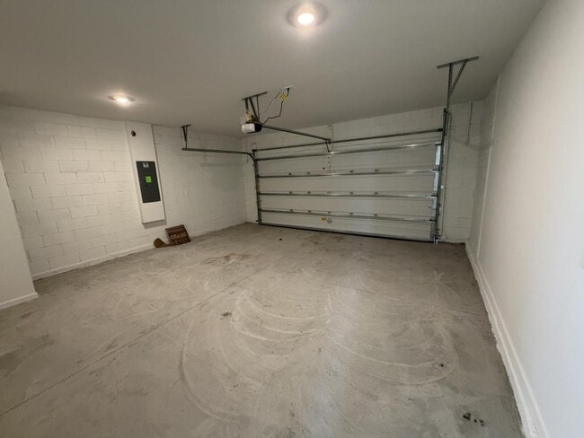 Building Photo - 2510 Hallow Gdn Rd