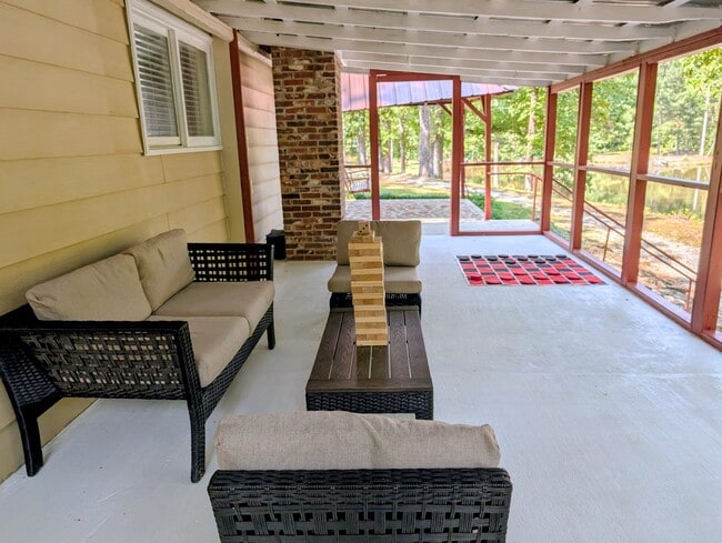 Building Photo - 1684 Rockford Creek Rd