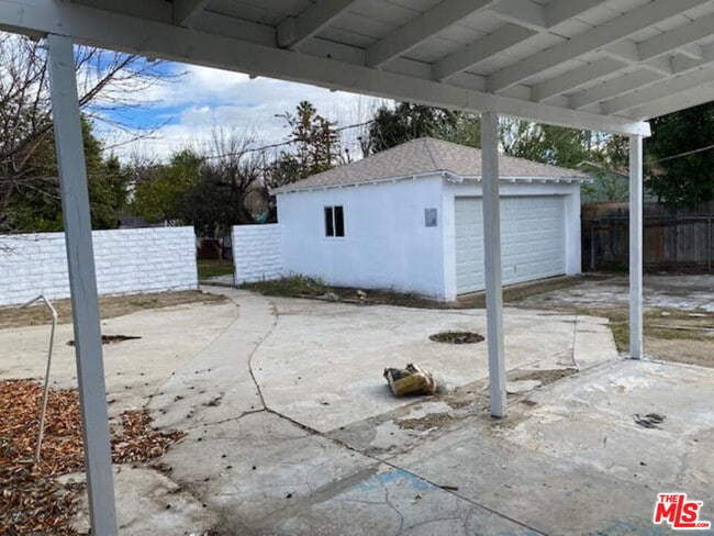 Building Photo - 7422 Milwood Ave