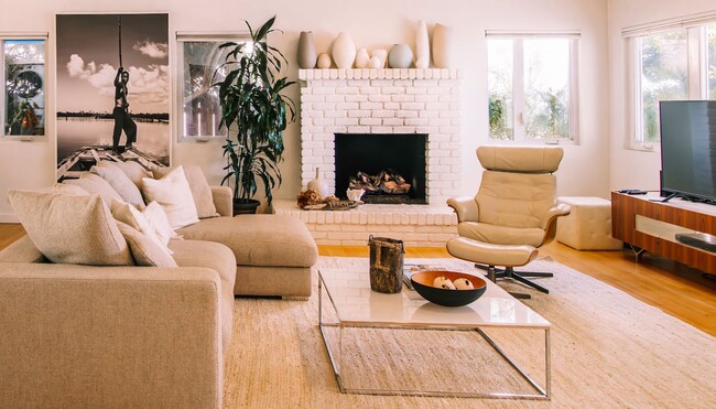 Building Photo - Single Family Home with Coastal Luxury wit...