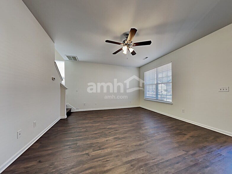 Building Photo - 2414 Thoreau St