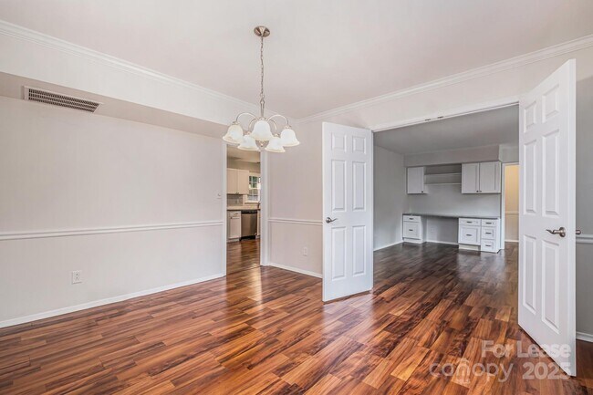 Building Photo - 701 McNabb Ct
