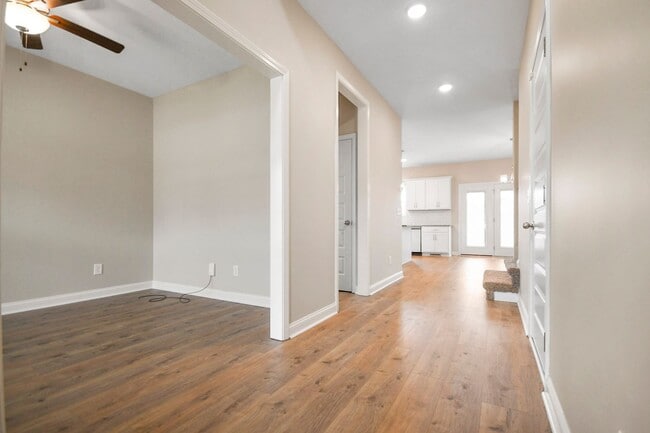 Building Photo - Pet Friendly Four Bedroom!