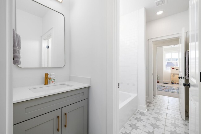 Building Photo - Now available in the highly desirable Lockwood Glen community in Franklin