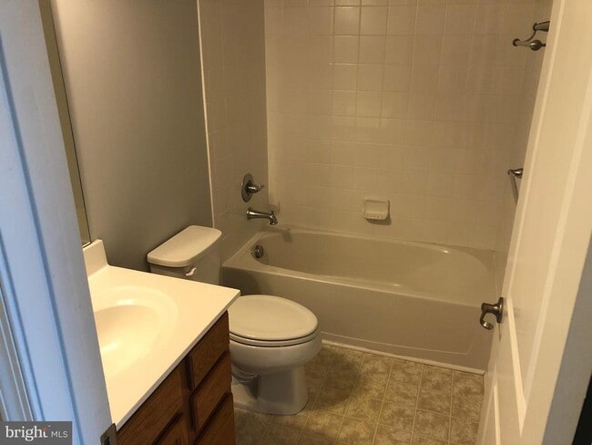 Building Photo - 17 Stevens Ct