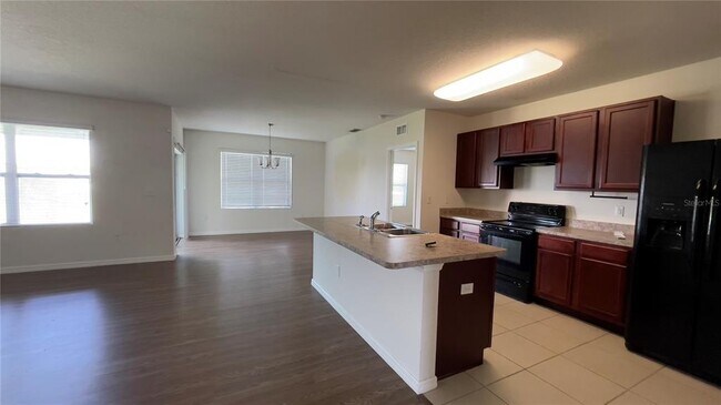 Building Photo - 424 Nova Dr