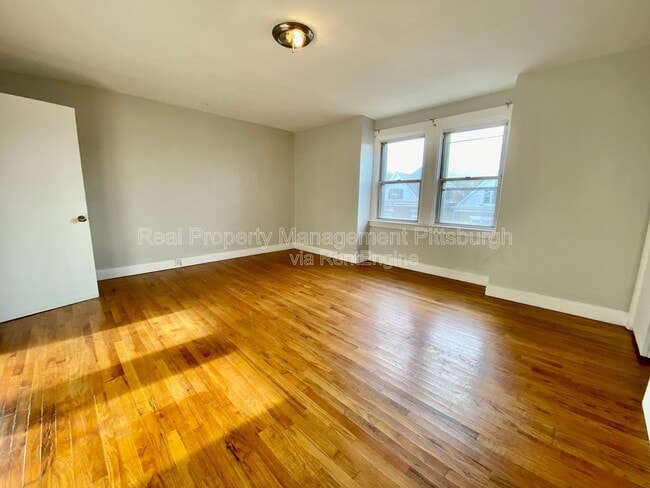 Building Photo - 825 Collins St