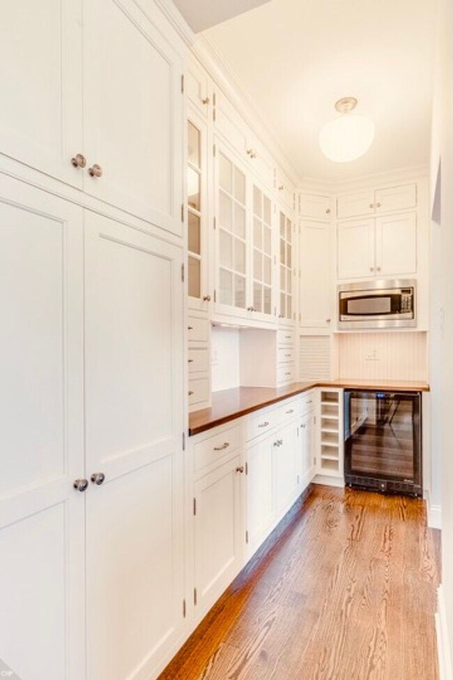 Building Photo - Exquisite 2-Bed, 2-Bath Luxury Condo in th...