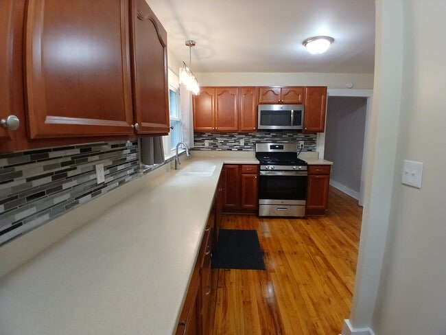 Building Photo - 3702 Armstrong Rd