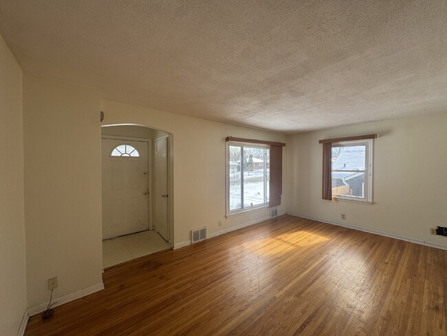 Building Photo - "Charming 3-Bed Haven with Hardwood Floors & Cozy Fireplace in St. Louis Park!"