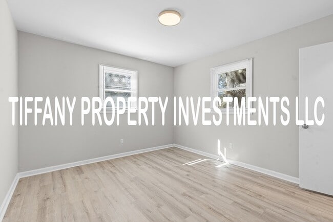 Building Photo - 714 Chal Dr