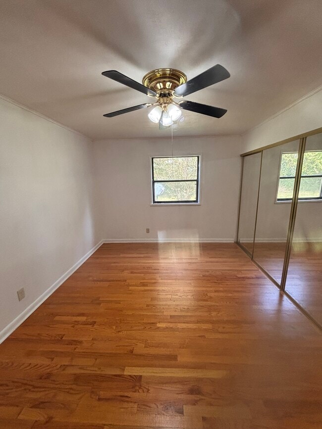 Building Photo - 920 Wesley Rd NW