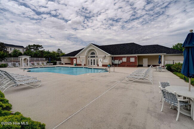 Building Photo - 2820 Bloomfield Ln