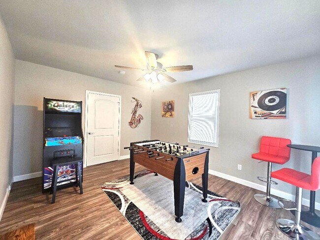 Building Photo - 3 Bedroom home minutes from Prisma Health and Downtown Greenville