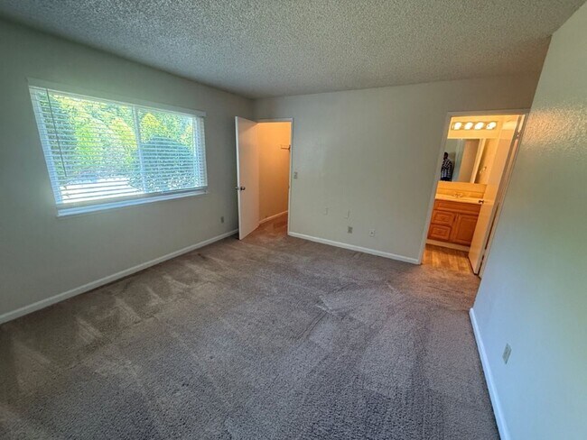 Building Photo - 2766 Applewood Dr