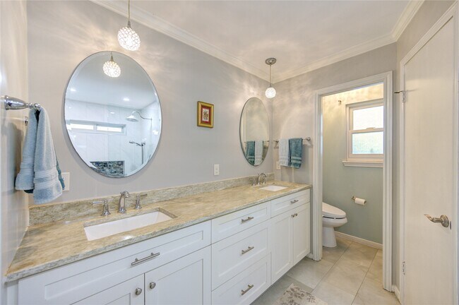 Building Photo - 22526 Cove Hollow Dr