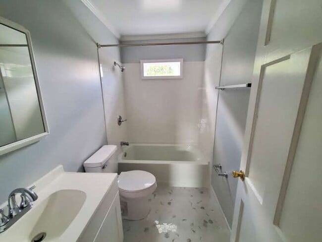 Building Photo - 3 Bedroom 1 Bathroom House
