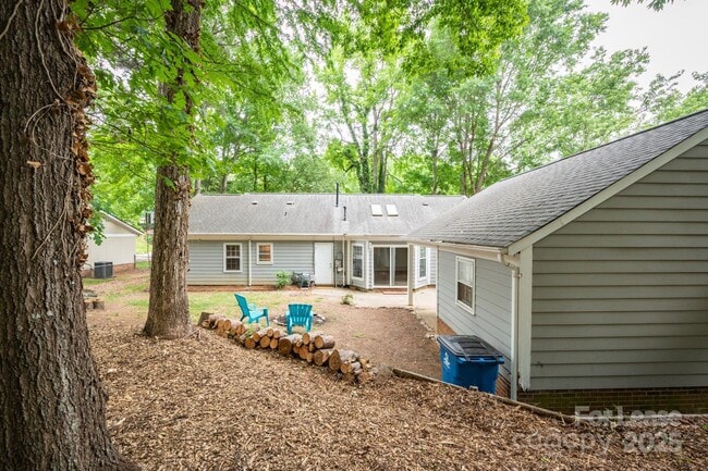 Building Photo - 901 Winter Wood Dr