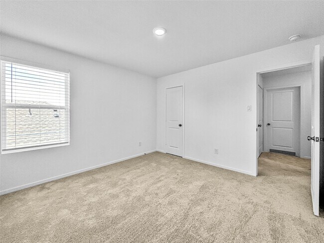 Building Photo - 5818 Starling Dr