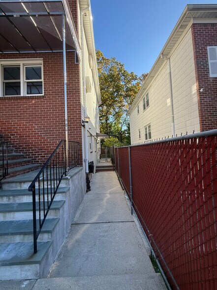 Primary Photo - 336 Mile Square Rd