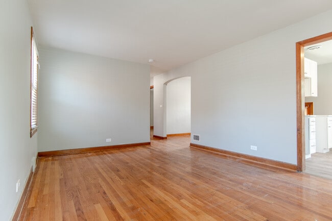 Building Photo - 301 Bohland Ave