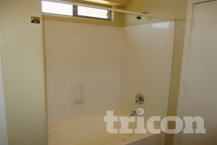 Building Photo - 8412 S 50th Dr