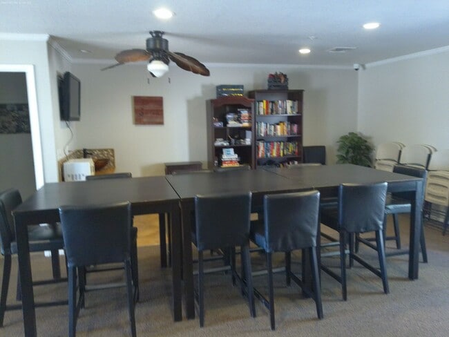 Building Photo - Cozy Studio in Rio Del Sol  Available Now
