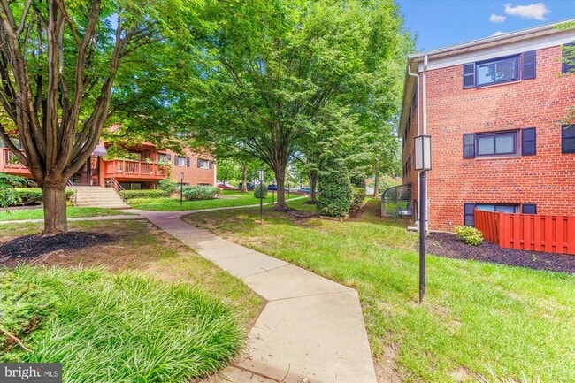 Building Photo - 2702 Dartmouth Rd