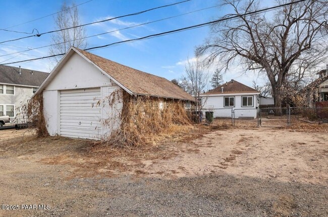 Building Photo - 140 Garden St