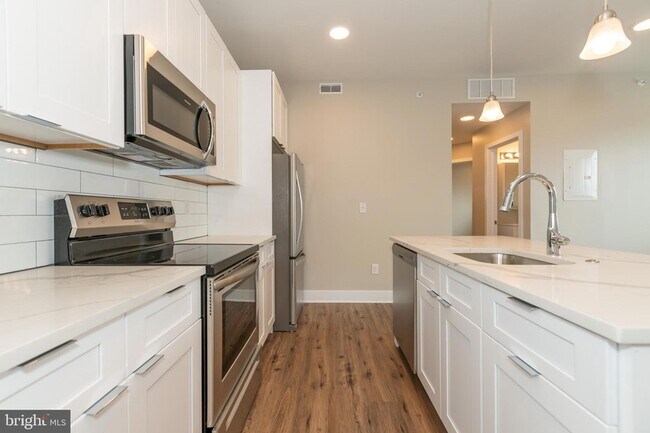 Building Photo - 2220-28 Master St