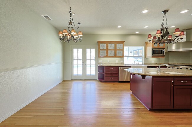 Building Photo - 5BR Home in Ramona Country Estates with Pool & Views